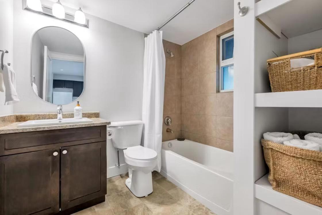 Private 1 Bedroom In Brookswood Langley Exterior photo